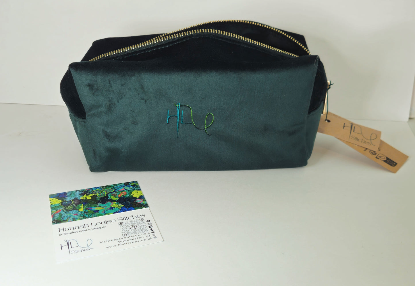 Luxurious Velvet Cube with Monstera Leaf Embroidery – Sustainable Gift or Travel Accessory