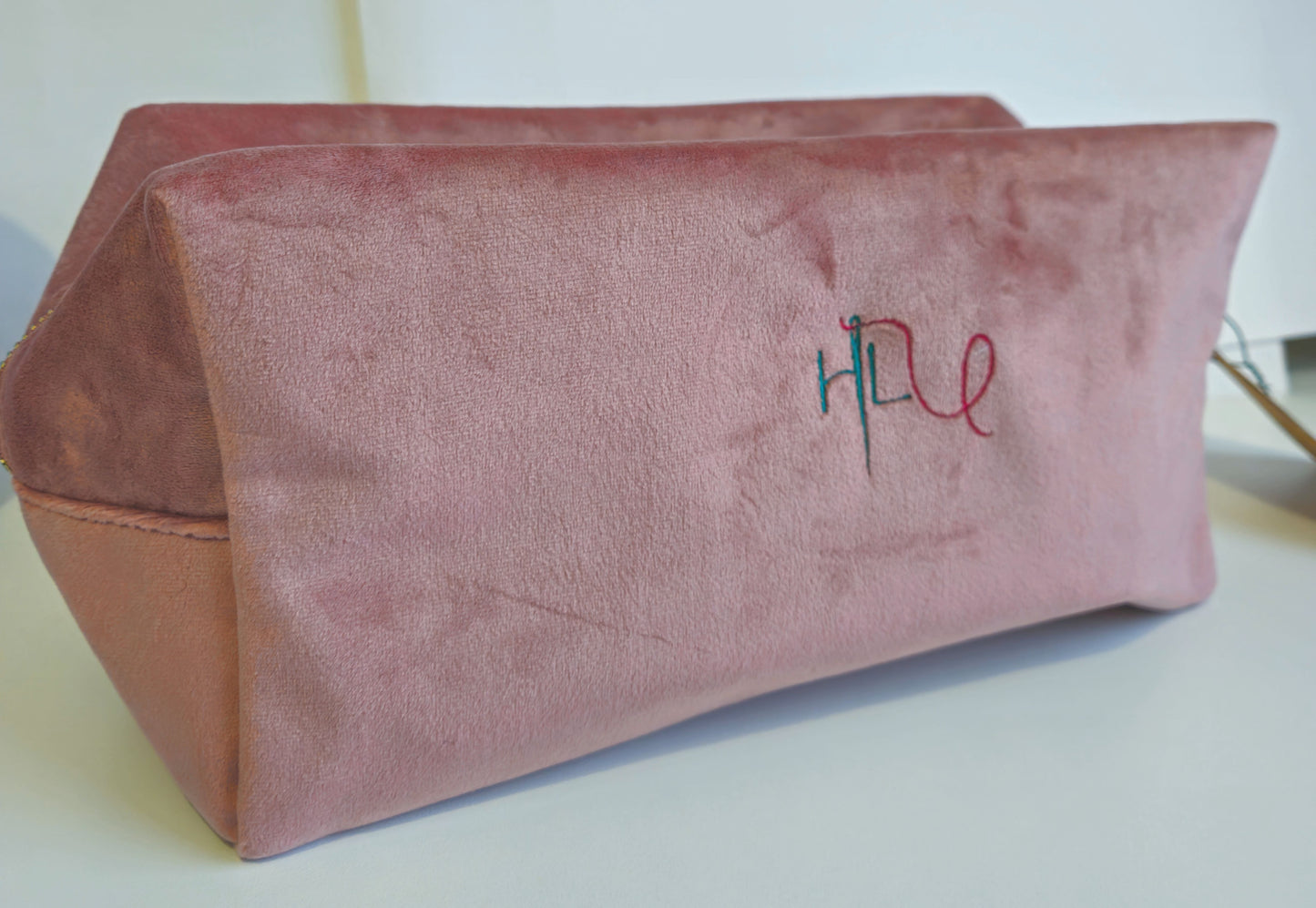 XL Velvet Pouch with Trio of Hearts Embroidery | Sustainable Makeup or Travel Pouch | Luxurious dusty pink | Recycled polyester