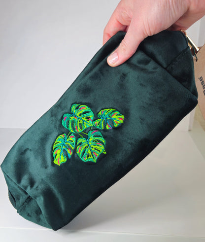 Luxurious Velvet Cube with Monstera Leaf Embroidery – Sustainable Gift or Travel Accessory