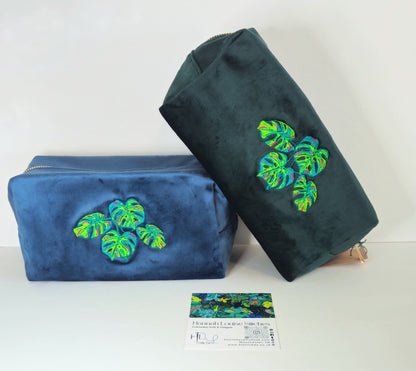 Luxurious Velvet Cube with Monstera Leaf Embroidery – Sustainable Gift or Travel Accessory
