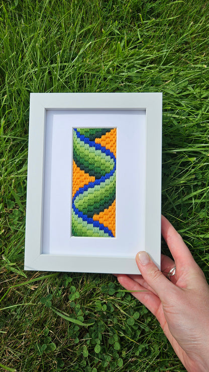 Colourflo Bargello Twist Needlepoint Kit | Tapestry | DIY frame craft | mindful | hand sewing | Stitch-a-long | Textiles | canvas embroidery