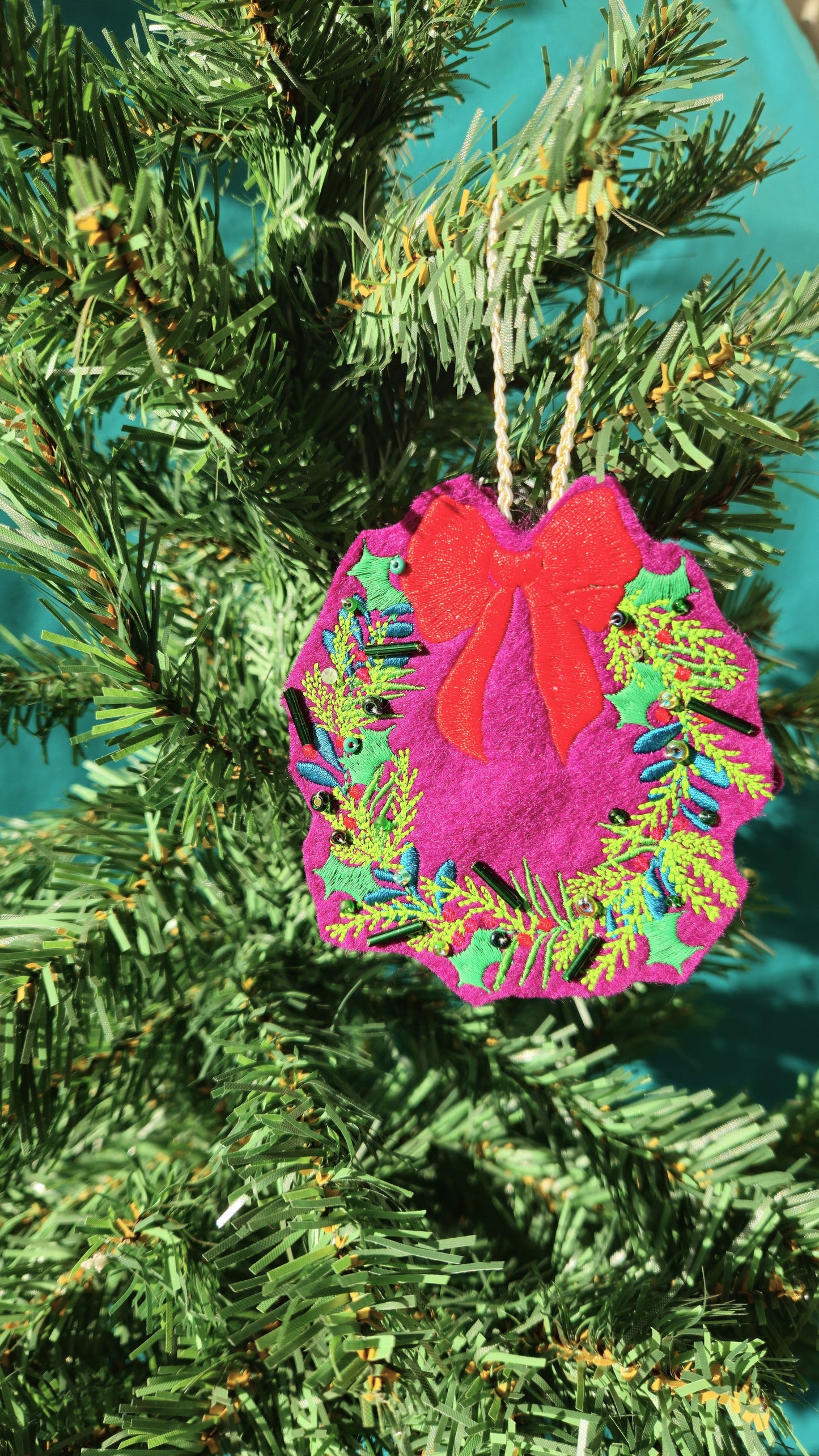 Embroidered Christmas Wreath Decoration – Handmade Ornament with Red Bow and beading detail