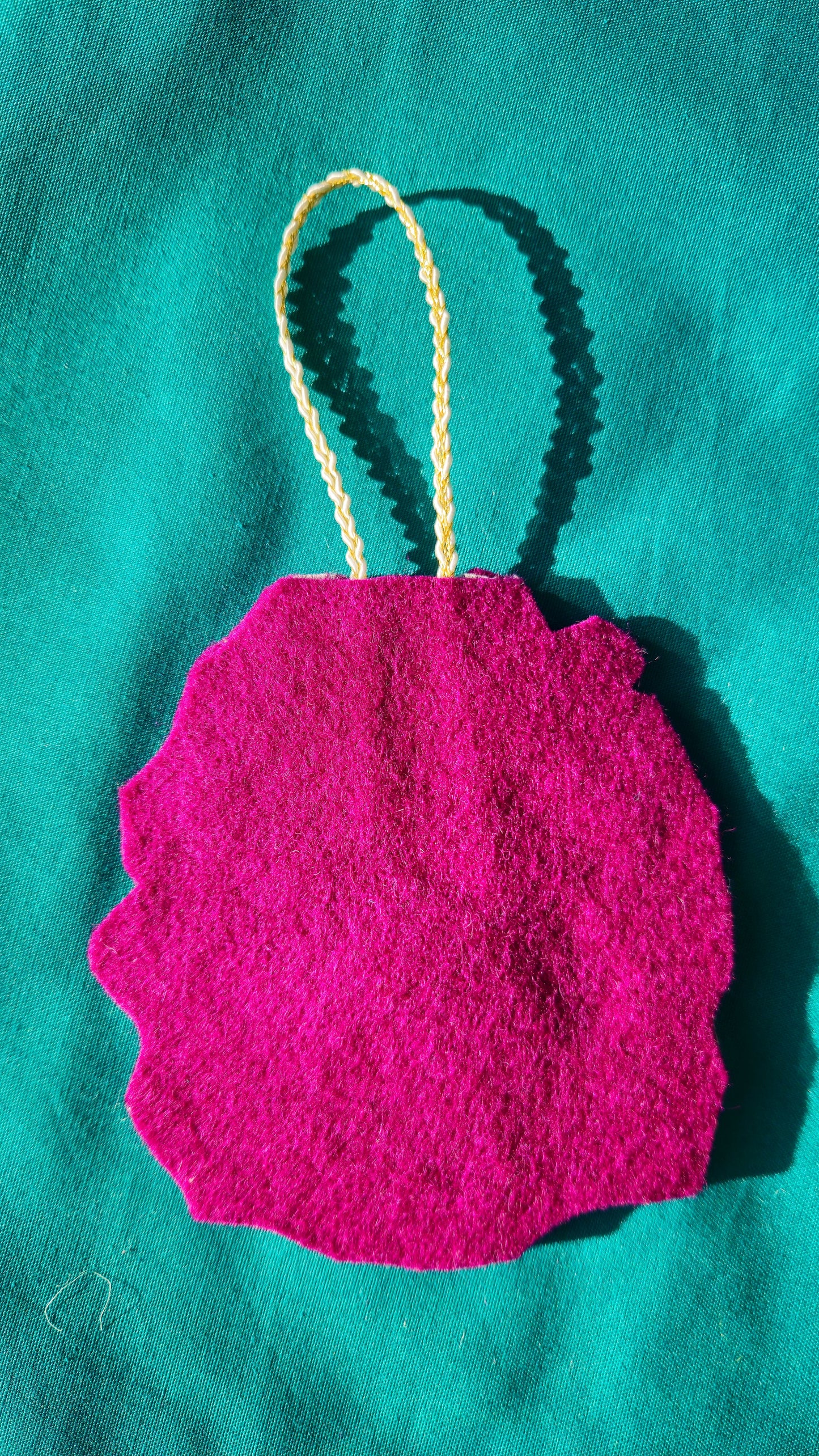 Embroidered Christmas Wreath Decoration – Handmade Ornament with Red Bow and beading detail