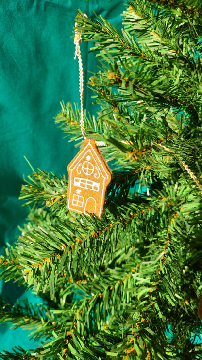 Embroidered Gingerbread House Garland – Digitally Handmade Christmas Decoration