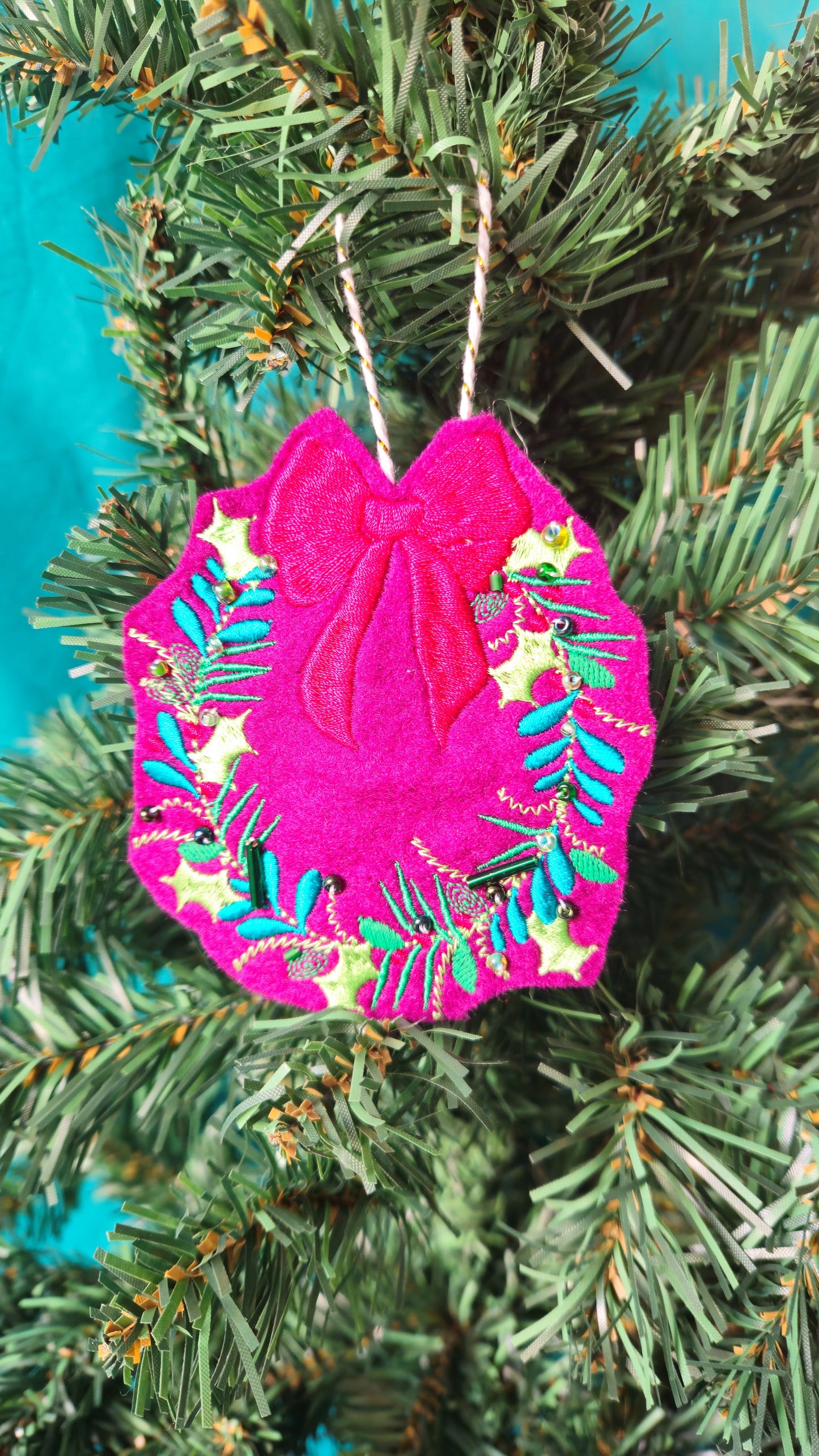 Embroidered Christmas Wreath Decoration – Handmade Ornament with Red Bow and beading detail