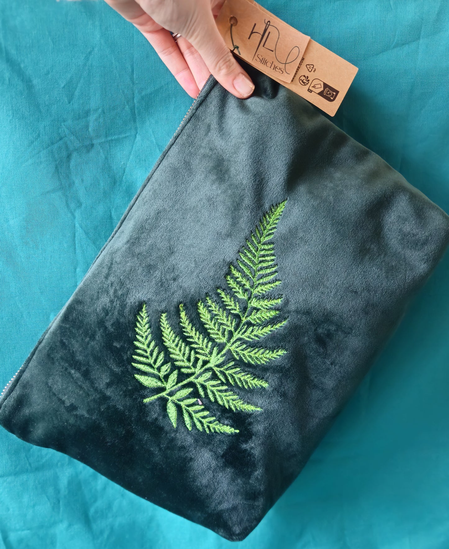 Luxurious Velvet Pouch with Fern Embroidery – Sustainable Gift or Travel Accessory in dark green