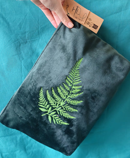 Luxurious Velvet Pouch with Fern Embroidery – Sustainable Gift or Travel Accessory in dark green