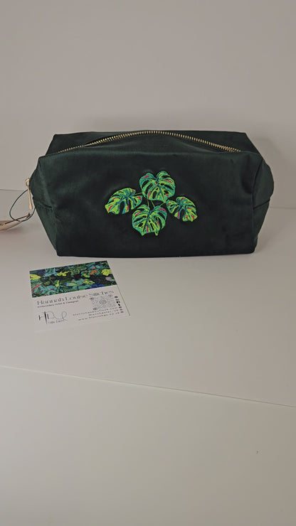 Luxurious Velvet Cube with Monstera Leaf Embroidery – Sustainable Gift or Travel Accessory